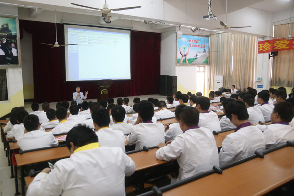 华西村人均收入_57度湘人均(2)