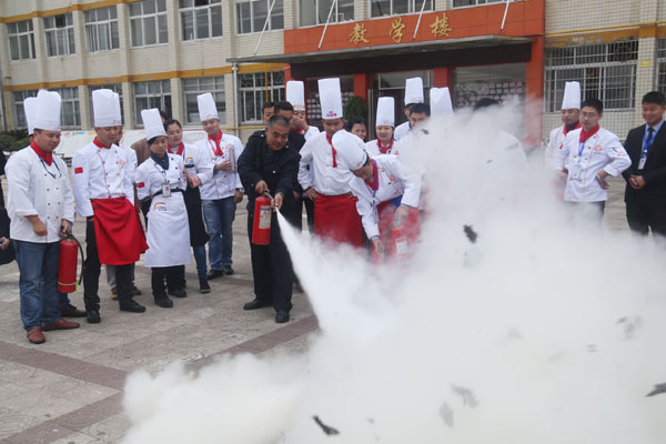 长沙新东方厨师学校近日举办消防演练_新东方