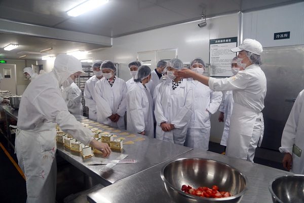 长沙新东方西点学子赴仟吉食品有限公司工厂参