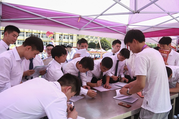 招聘长沙厨师_厨师学徒怎么才能快点出师(3)
