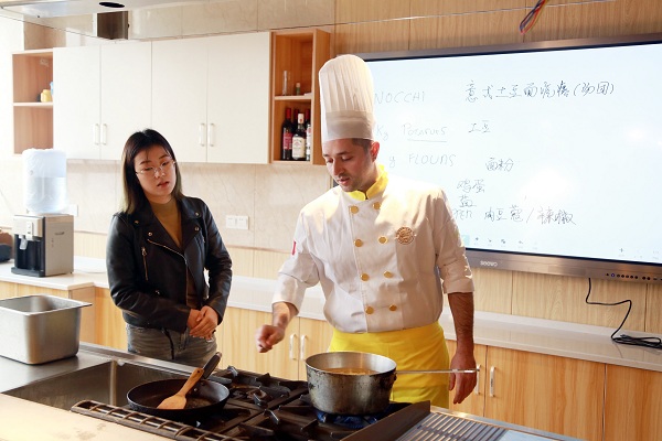 史上帅气男外教来长沙新东方了,看看就醉了