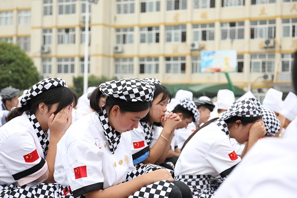 为老师、为父母流下感恩的泪水