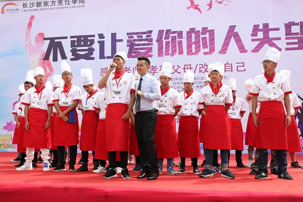 爸爸妈妈、老师,请你们放心,我们一定会好好学习!