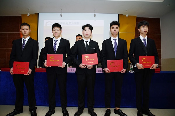 长沙新东方烹饪学校 style="cursor:pointer" onclick="window.open('/uploads/allimg/190326/1_190326155851_1.jpg')