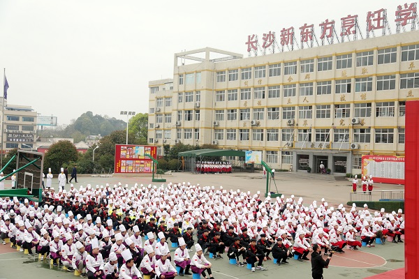 烹饪大师进校园,倾情传授烹饪技巧