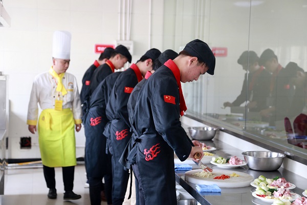 <b><font color='#FF0000'>在中国，厨师分几个级别？</font></b>
