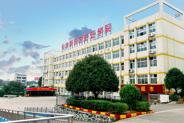 学厨师到哪个学校好
