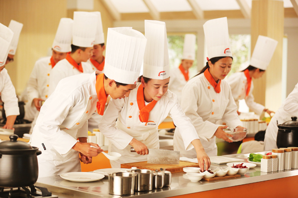 湖南去哪学厨师好——长沙新东方烹饪学校