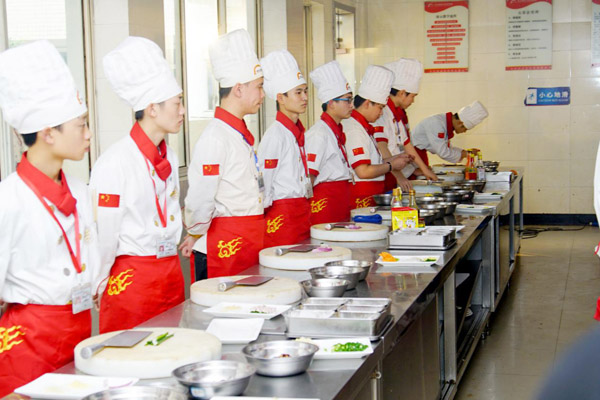 初中生适合学厨师吗