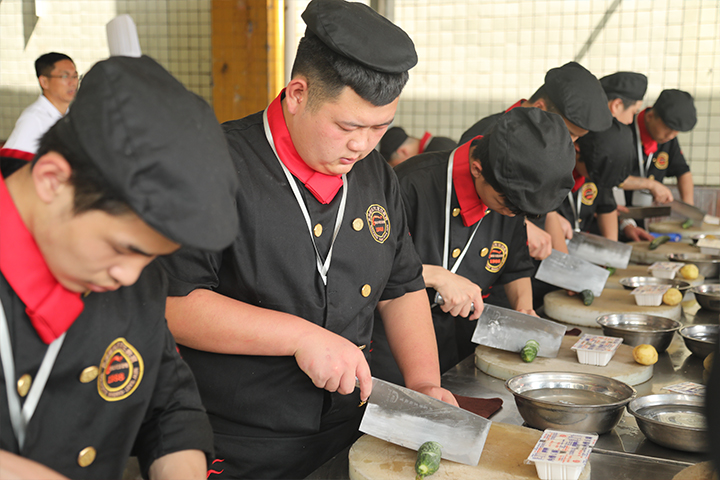 长沙新东方烹饪学校告诉你厨师基础学什么?