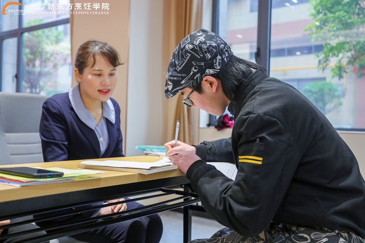 来校宣讲