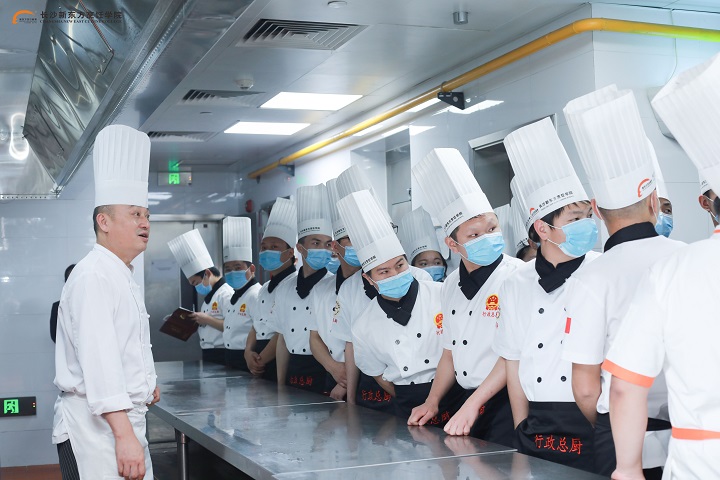 百强名企观摩行
