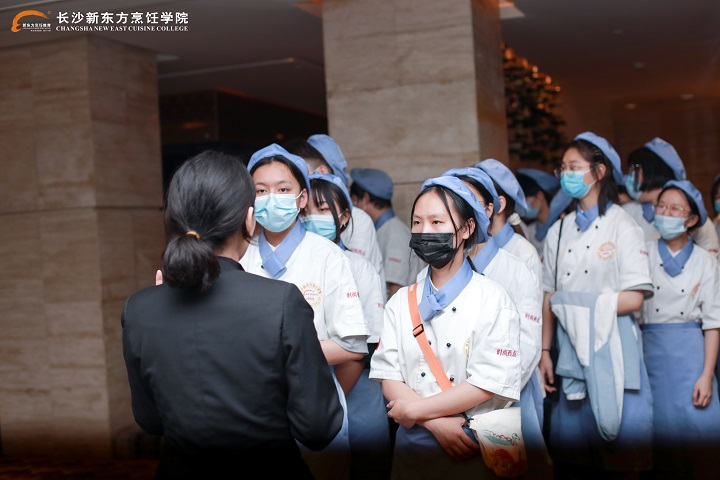名企观摩行