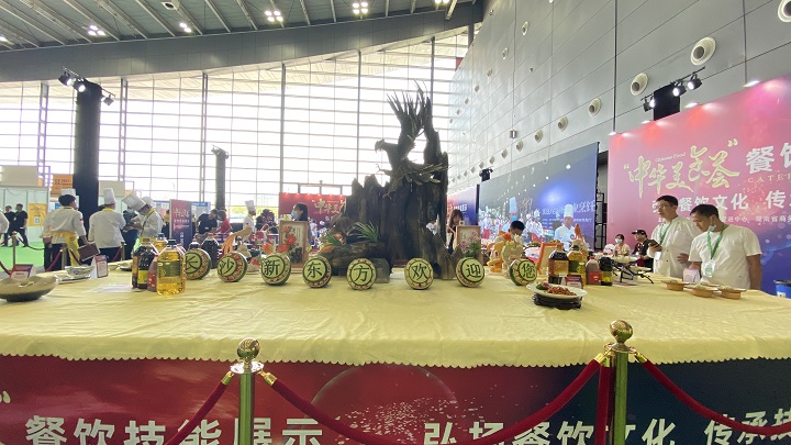 长沙新东方助阵中华美食会餐饮技能展示