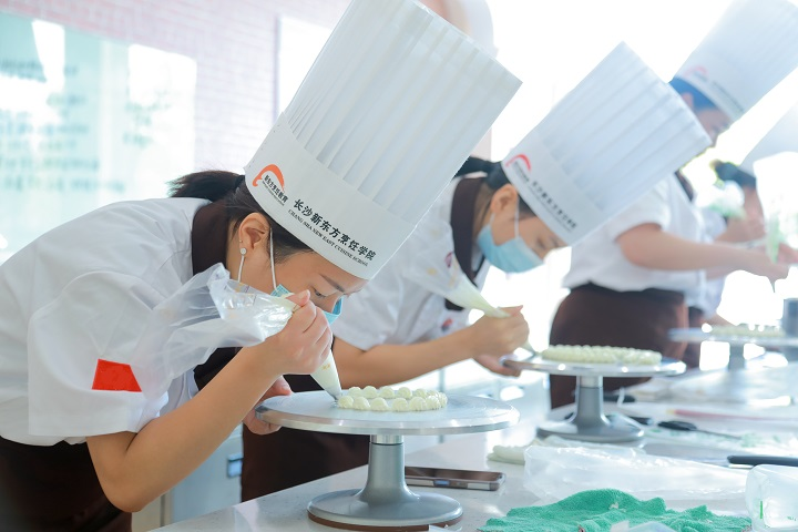 转学学技术,学烹饪,学厨师