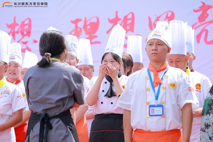 李杰励志教育报告会