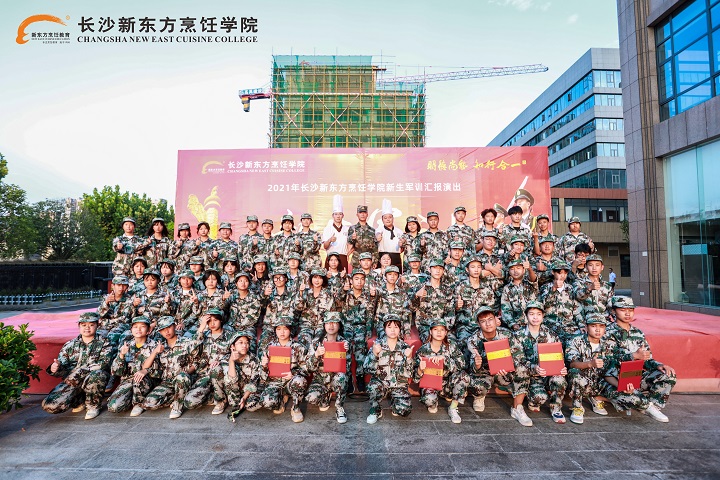 长沙新东方2021级新生军训阅兵仪式