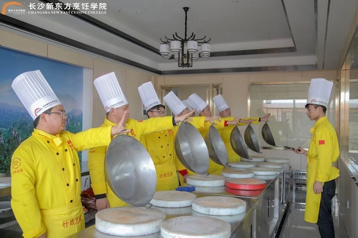 学厨师学校学费
