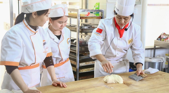在新东方烹饪学校可以学习兰州拉面
