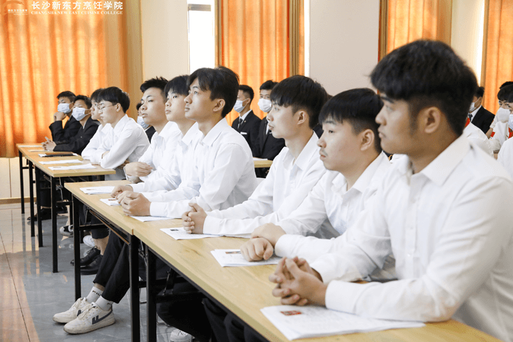 新东方校园招聘会,不出学校就入职