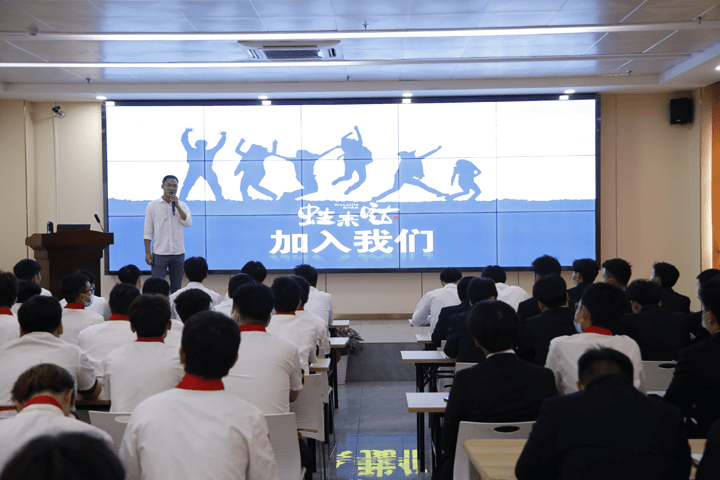 新东方校园招聘会,不出学校就入职