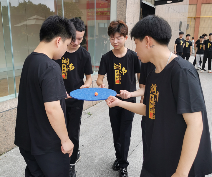 学生在校参加老湘村岗前培训