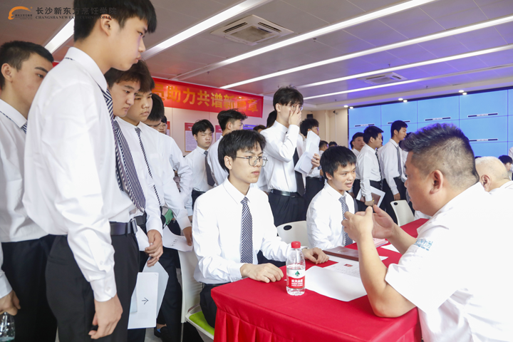 “不甘平凡,野性生长”招聘会