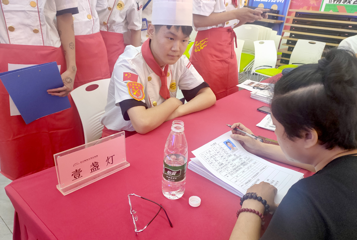 5企业来校招聘,毕业即就业