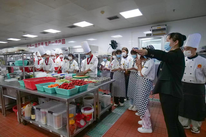 学生参观学习湖南隆华国际酒店