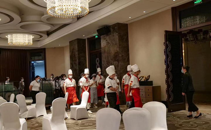 学生参观学习湖南隆华国际酒店