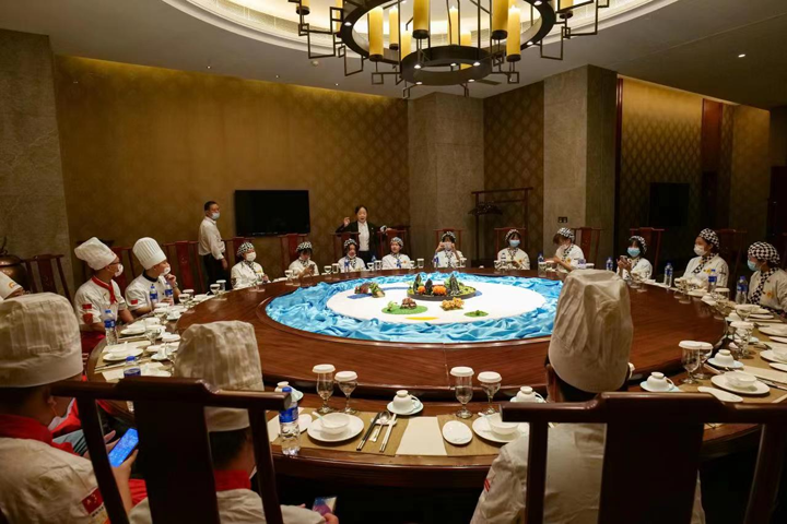 学生参观学习湖南隆华国际酒店