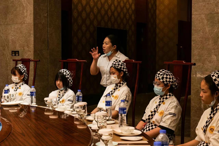 学生参观学习湖南隆华国际酒店