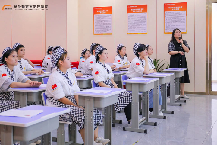 西点企业走进长沙新东方,学子轻松就业