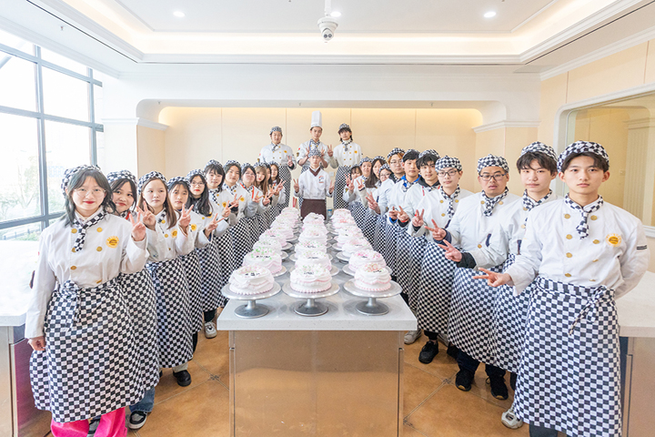 2023年新东方烹饪学校学费一年多少钱?