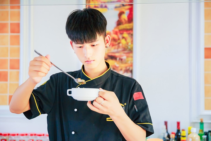 初高中男生女生学西餐
