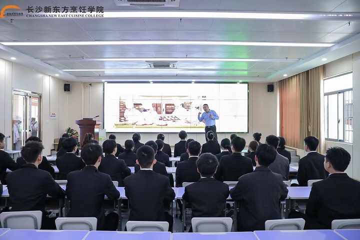 学厨师看年龄
