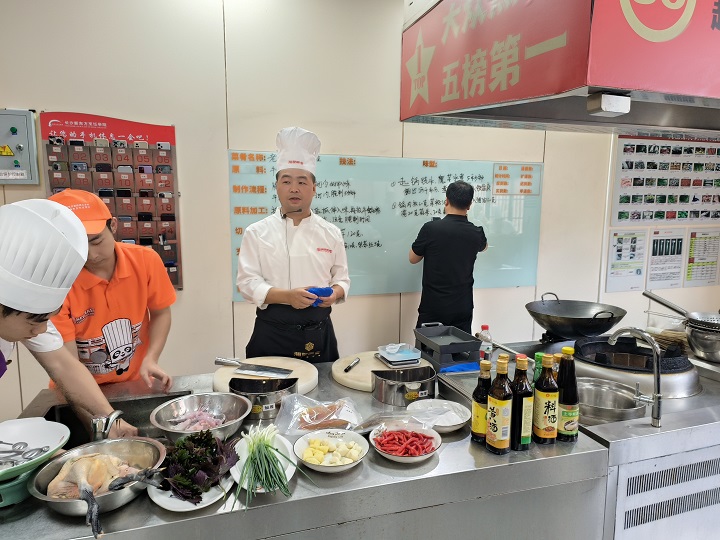 宁波心湘传出品总监江寿大师来校授课指导
