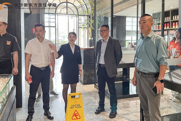 我校领导赴合作企业参观考察