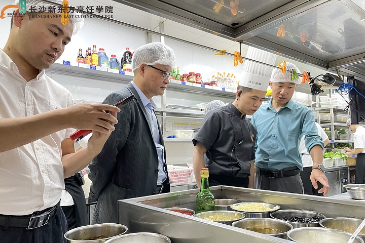 我校领导赴合作企业参观考察