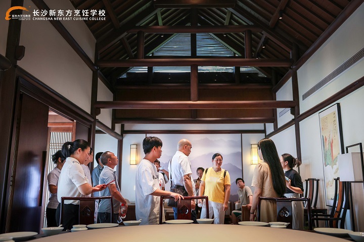 长沙新东方学子走进长沙黑珍珠餐厅——晴溪庄园参观学习