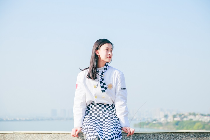 初中毕业女生学西点好处