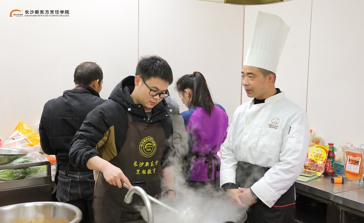 哪里可以学短期家常菜培训