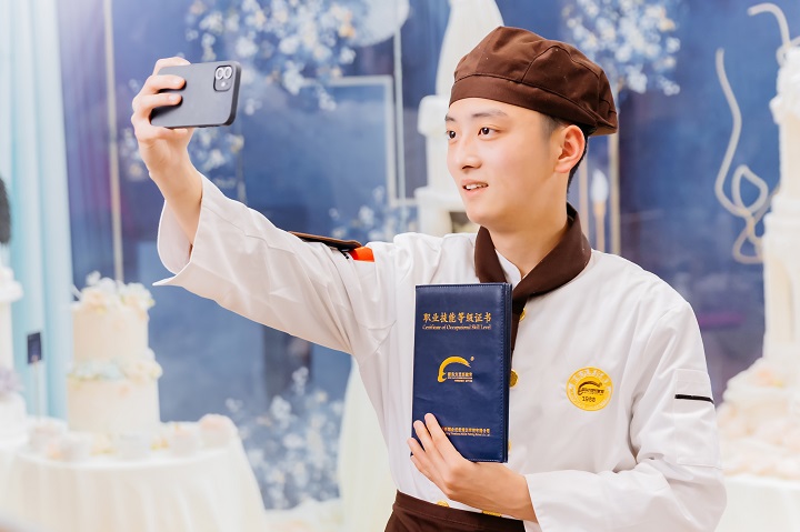 男生初中毕业能学西点吗