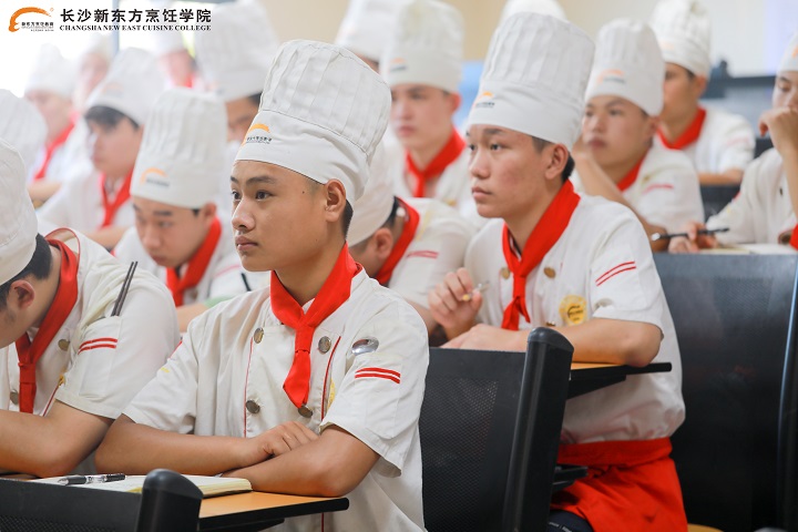 初高中生上职校学技术