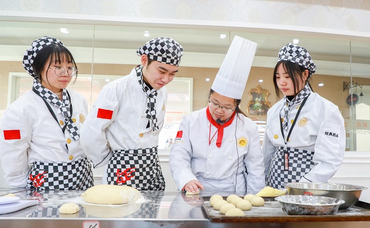 长沙新东方西点西餐学校学费多少