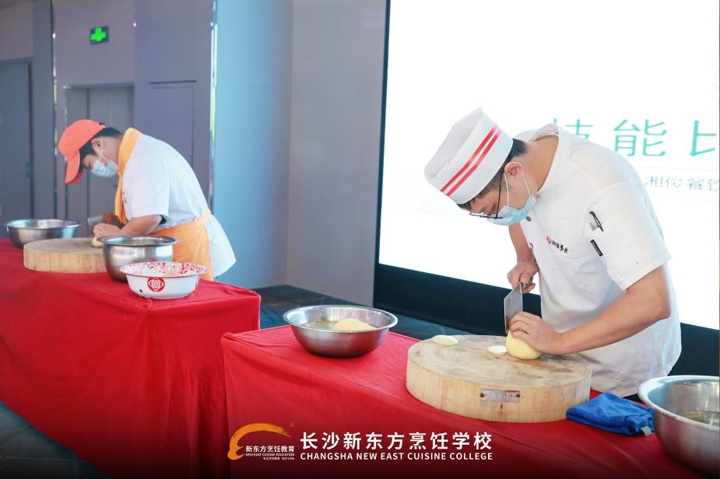 长沙新东方学子走进阿俊迎宾楼