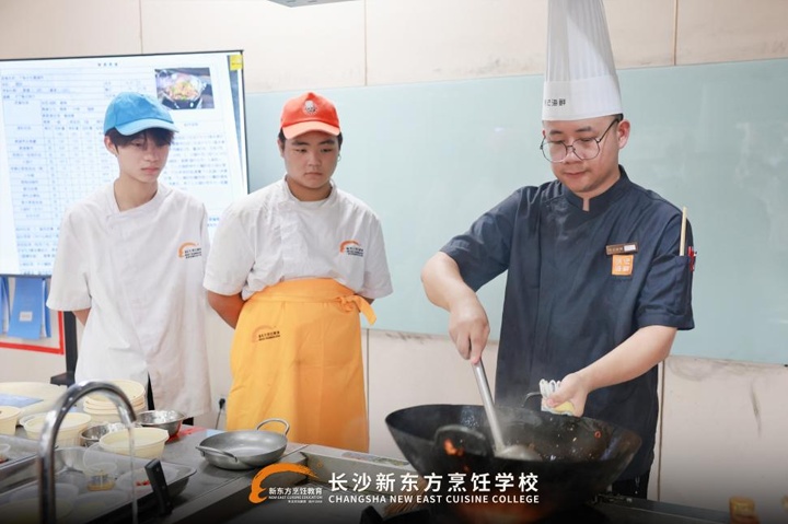 徐记海鲜行政总厨王天山来校授课啦