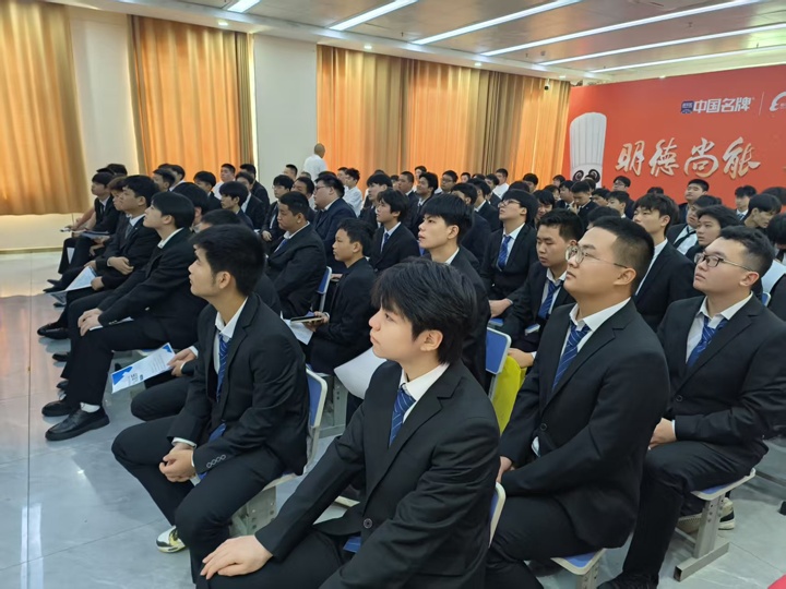 湖南东方高级技工学校秋季校园招聘会圆满落幕
