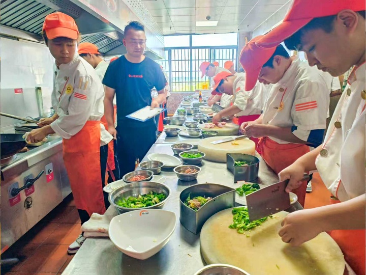 深圳辣可可第12期产教融合订单班在湖南东方高级技工学校完成选拔