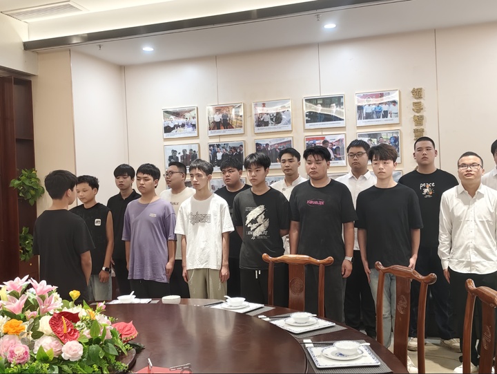 费大厨大咖进校园,为湖南东方高级技工学校学子授业解惑